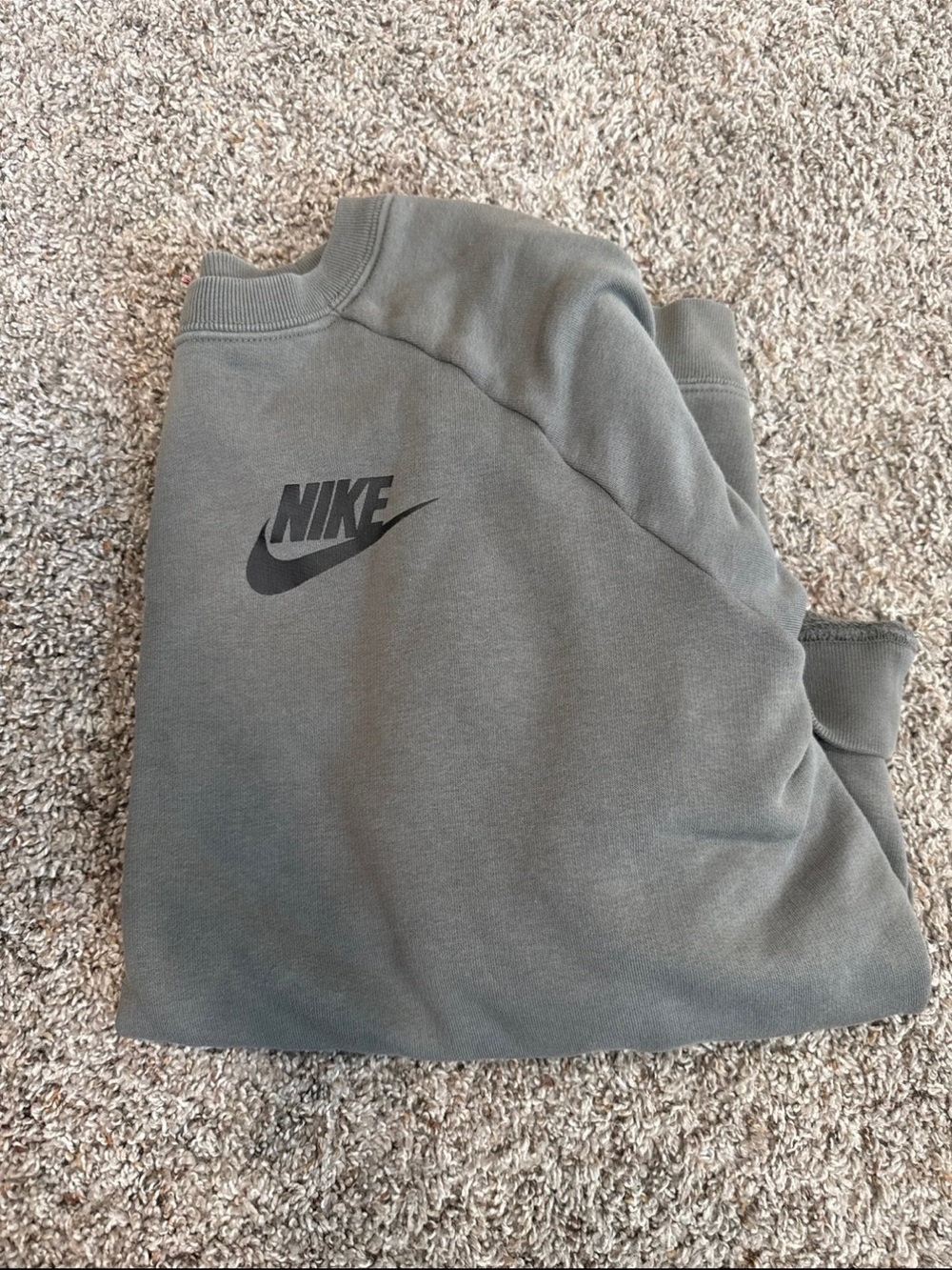 Nike Men's Crewneck Sweatshirt - Olive